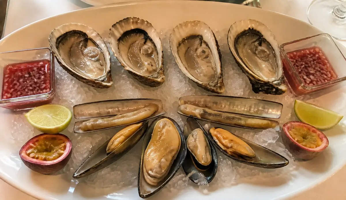 Oysters, mussels and razor clams served on crushed ice
