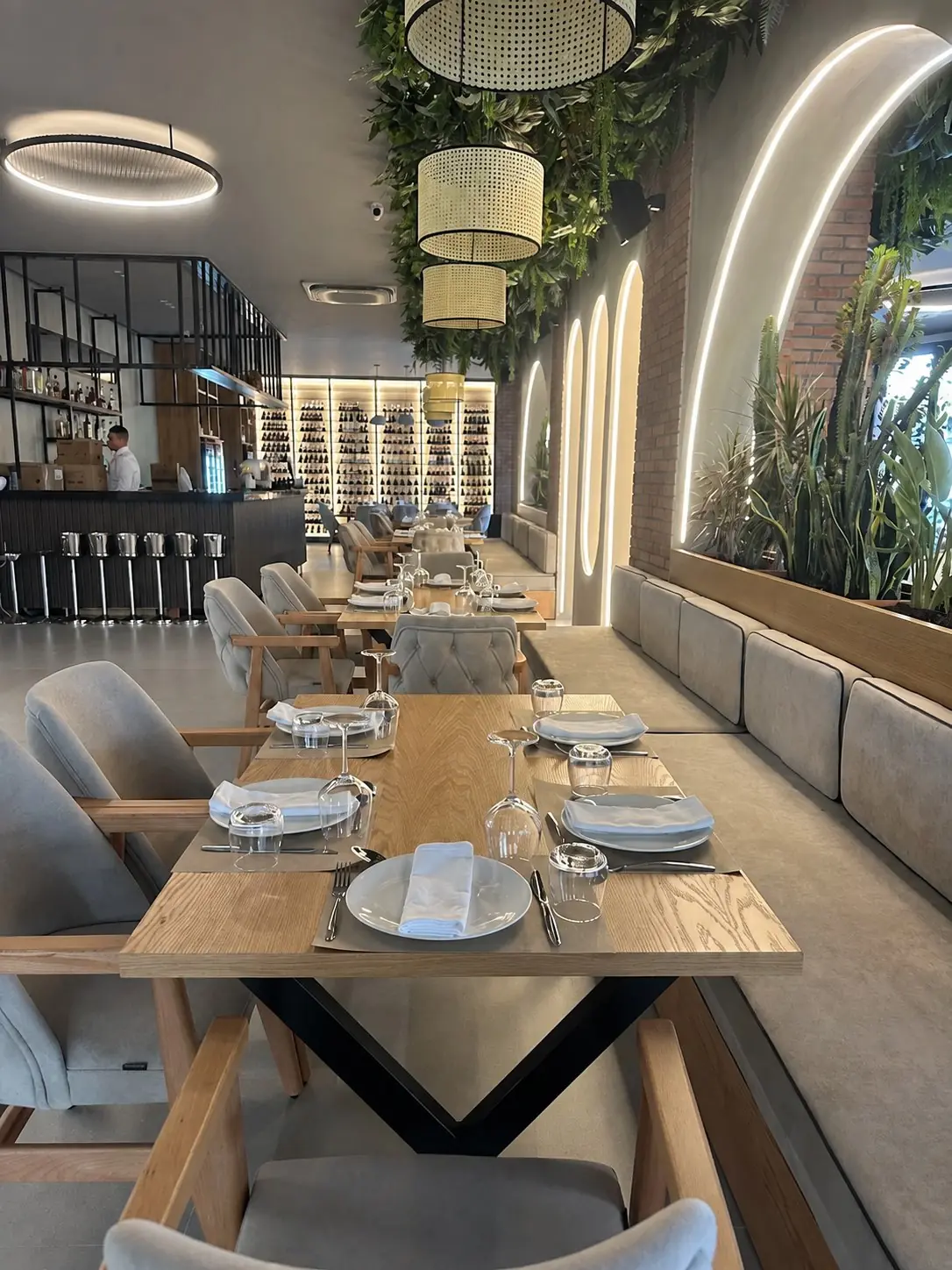 Long dining table and illuminated arches inside Pescato